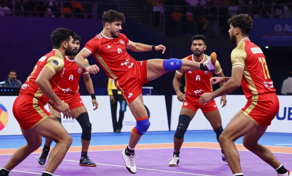 कबड्डी का बही-खाता: नीलामी के करोड़, मैदान के अंक और वह फ़ाइल जो बंद नहीं होती